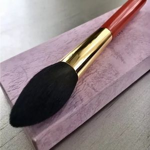 Pre-owner, gentled used S103 brush.  Beverly Hills series black goat hair.